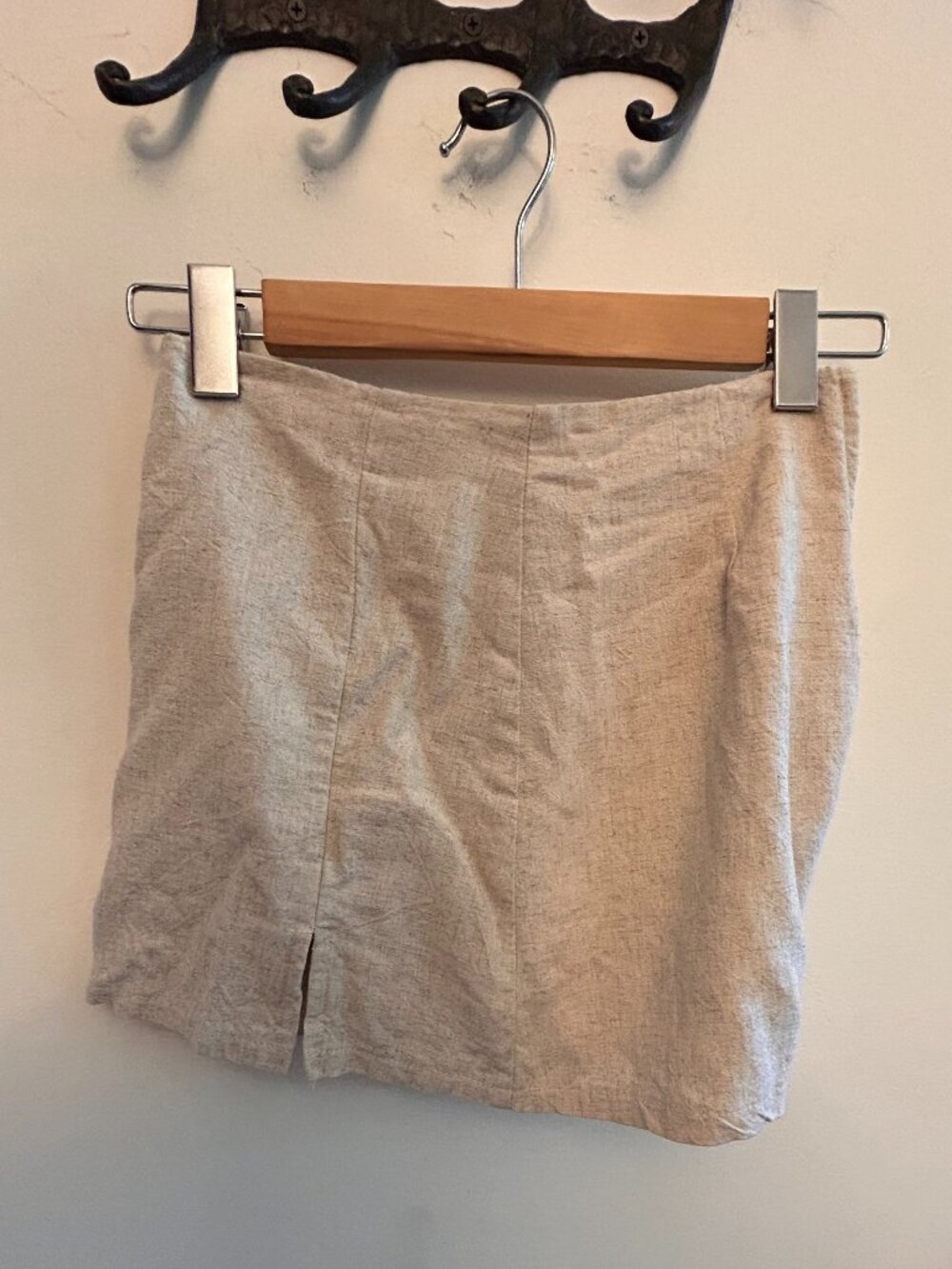 Altar'd state linen/rayon mini-skirt/skort. xxs
